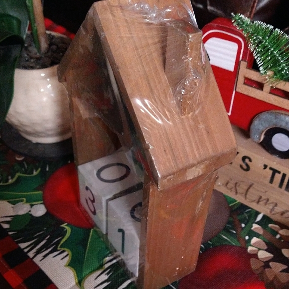 Wooden Nativity Scene Countdown Calendar - Blue and White - Picture 2 of 4